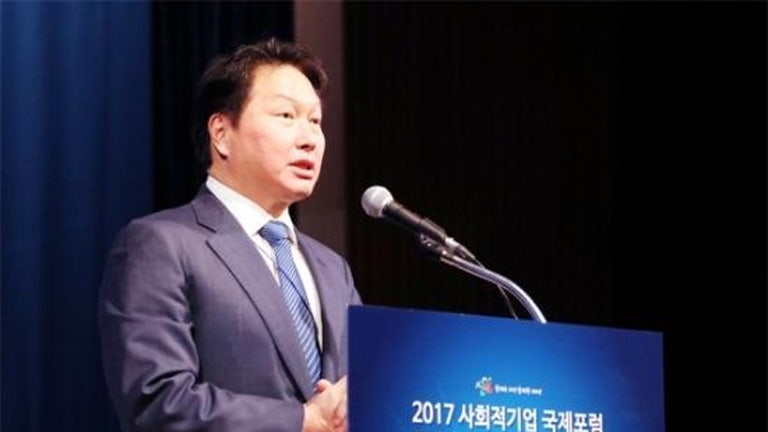 '최태원 회장의 팁체인지'’…SK주유소-CJ 택배, 공유 인프라 결실