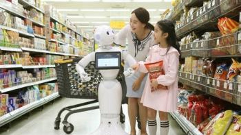 자율주행 카트에 로봇 안내원… 쇼핑 혁신에 나선 대형 마트