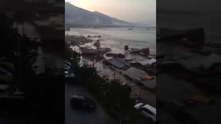 Video air laut naik (tsunami?) di Pantai Taman Ria Palu, gempa Donggala Sulawesi Tengah 28/9/2018