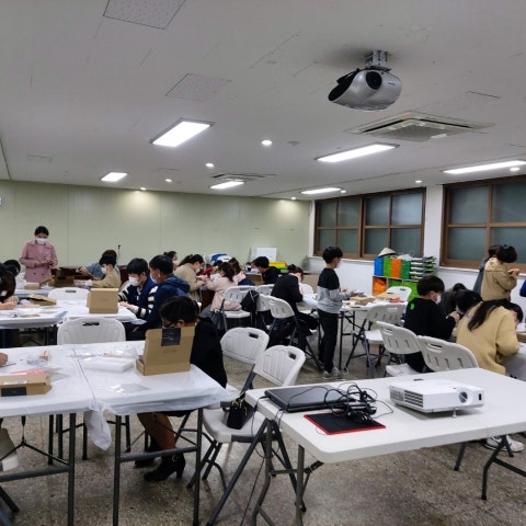 4월2일(금) 중국 및 기타나라 자조모임 (아크릴무드등 만들기)