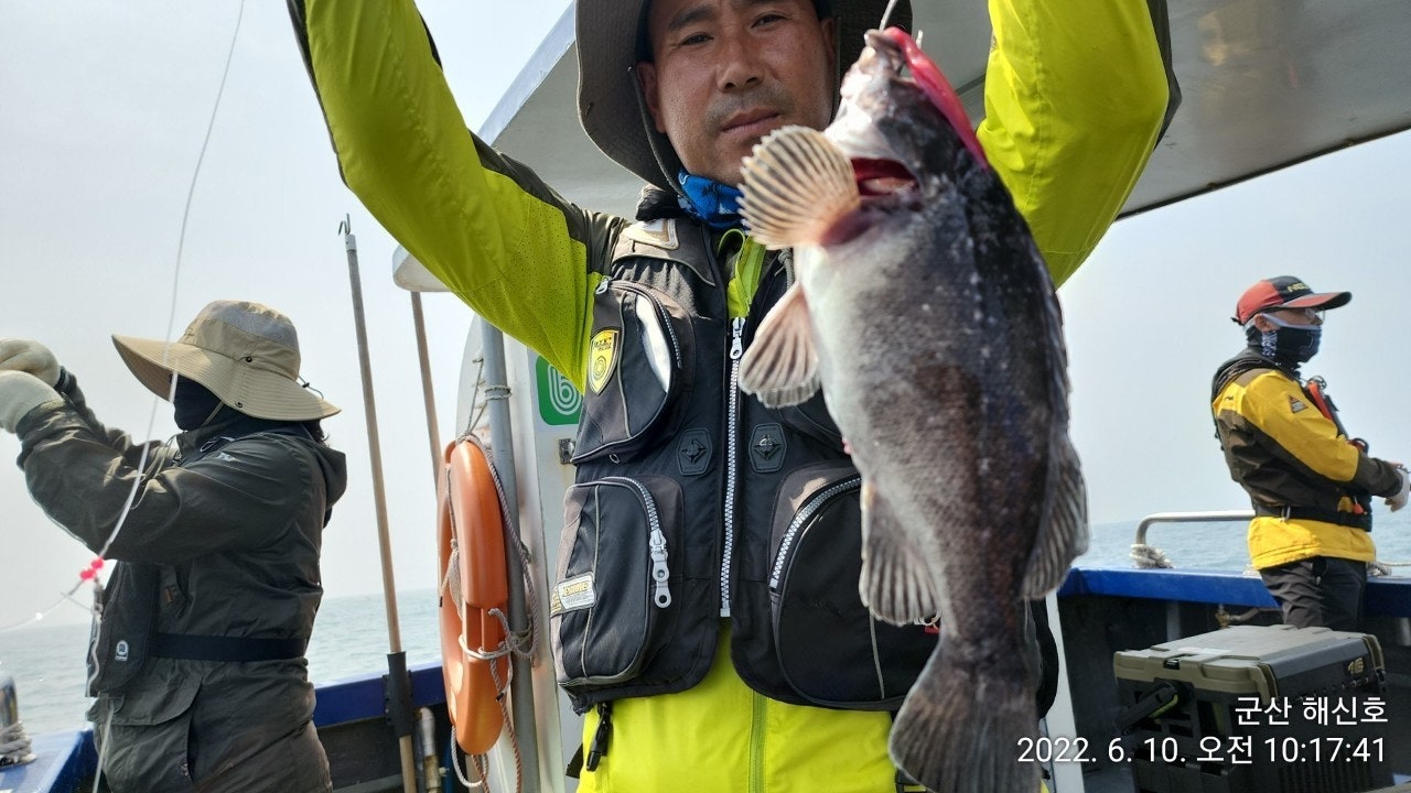 10일 군산낚시 선상우럭낚시배 오전조황 -군산새만금낚시 해신호-