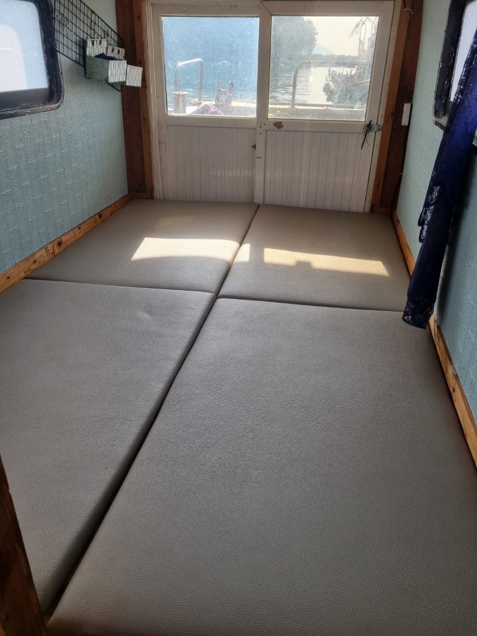 2000년식 7.31톤 낚시선 및 어장관리선으로  선체만 판매합니다.