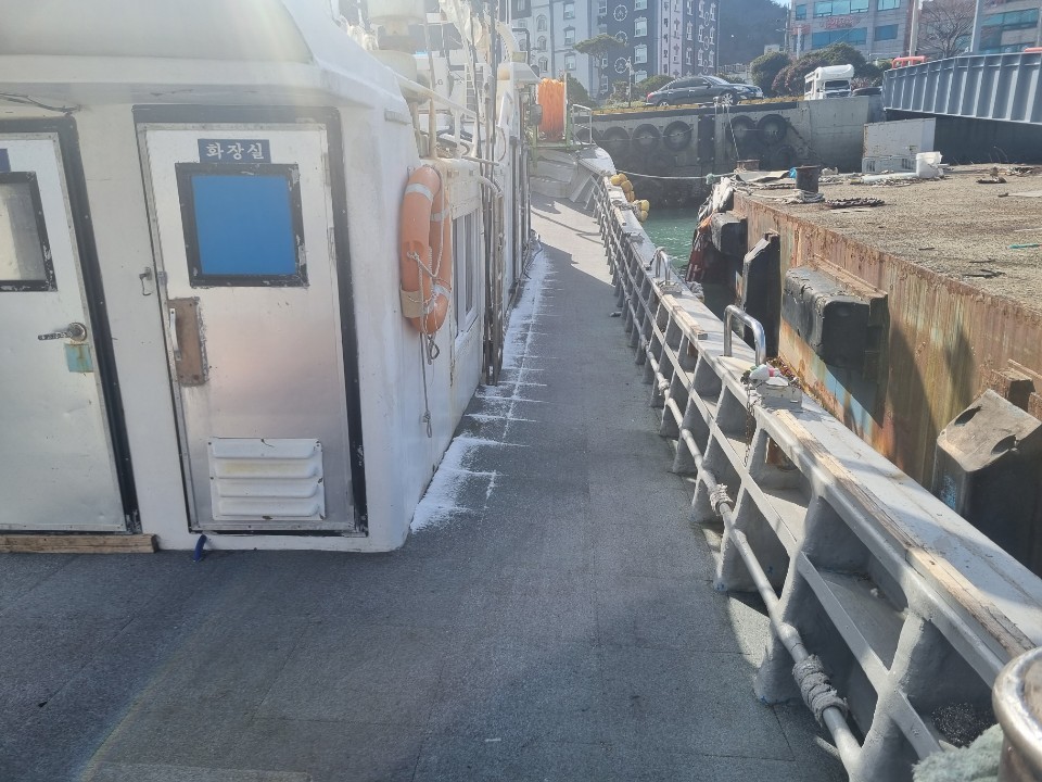 전남 9.77톤 연안복합허가 낚시어선 판매합니다.