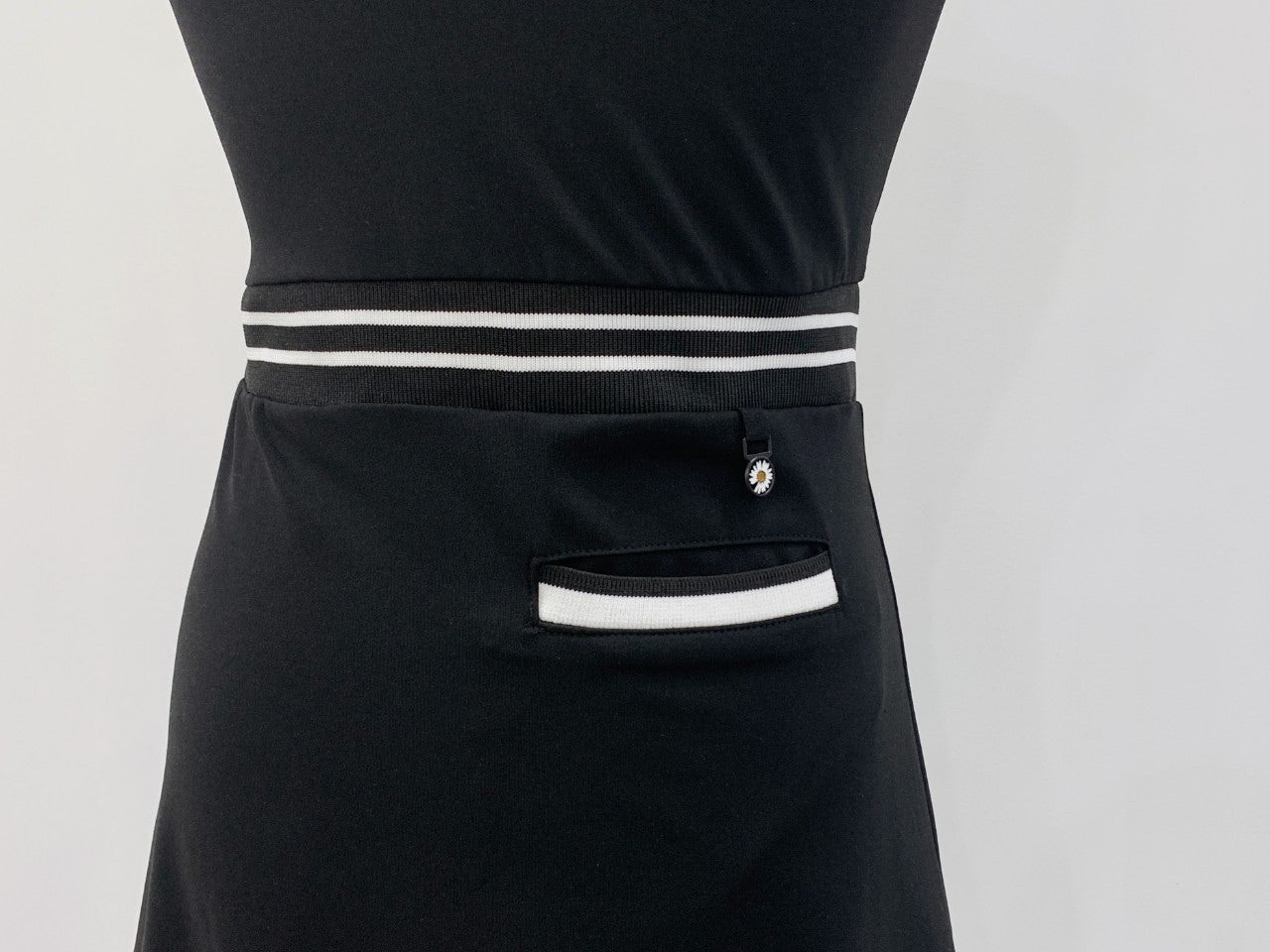 a_5f9Ud018svcrwyo9scsemv3_q29t03.jpg?type=e1920_std