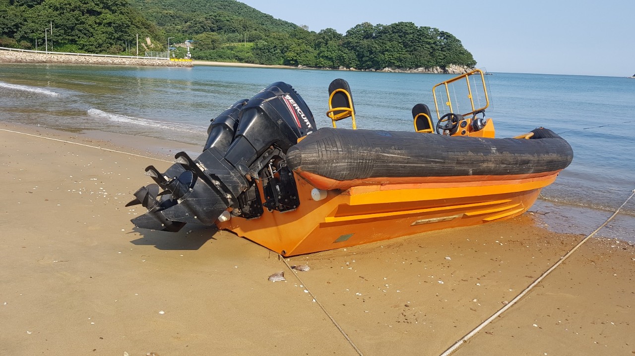 레져선 1.76톤 선외기 판매합니다.