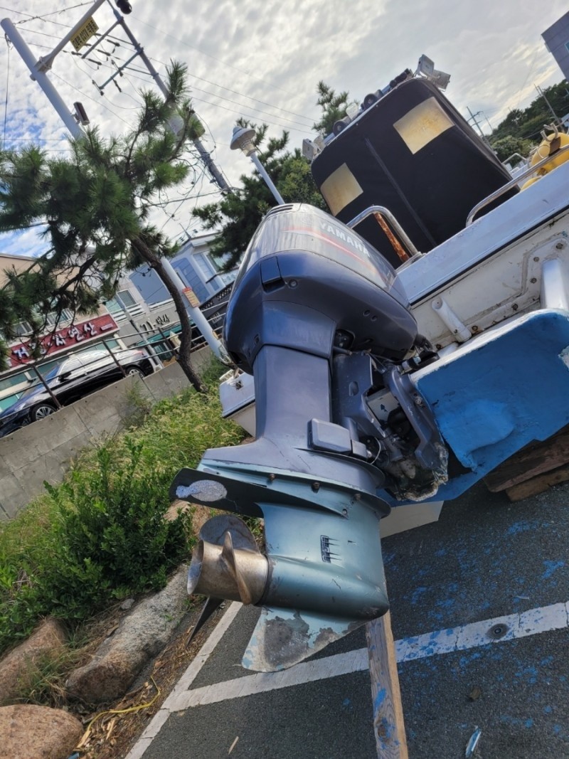 레져선 2.57톤 선외기판매합니다.