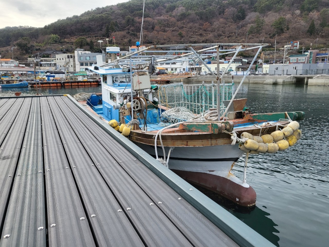 경남 3.30톤 연안통발허가  어선 판매합니다.