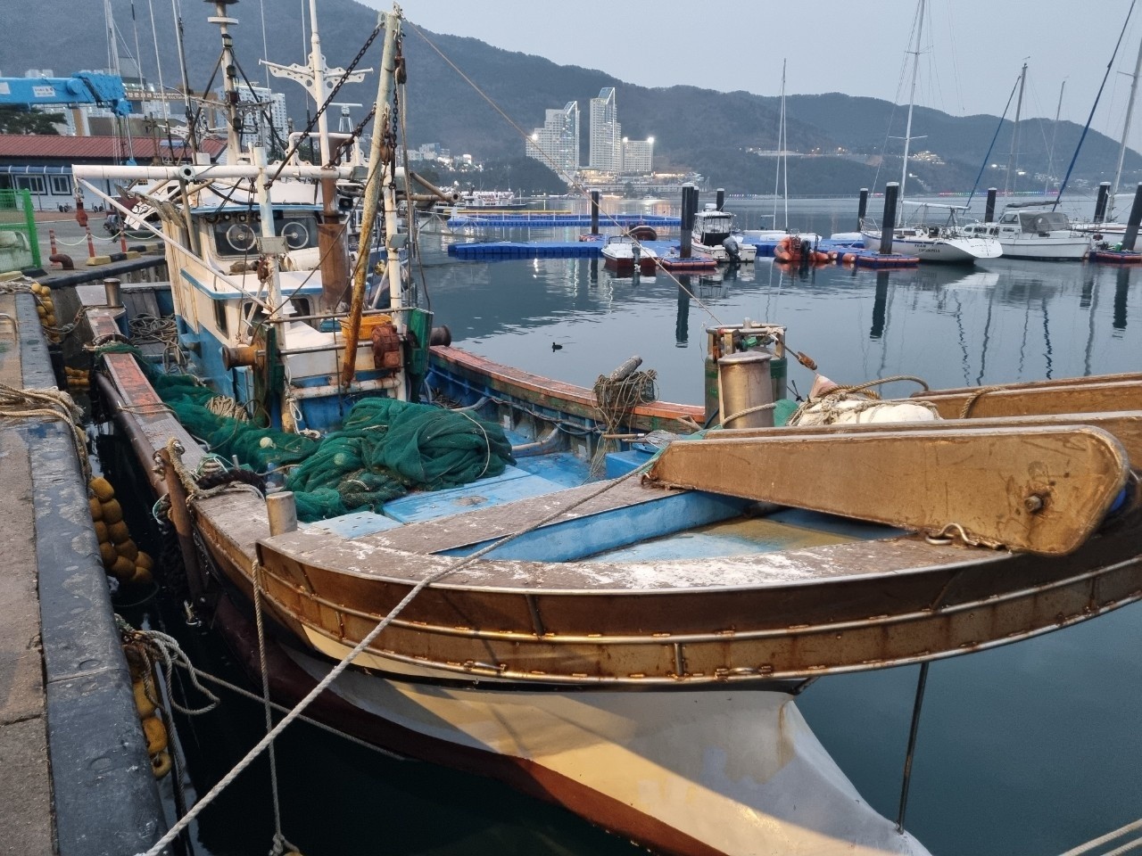 경남 4.99톤 연안복합허가 + 새우조망허가 어선 판매합니다.