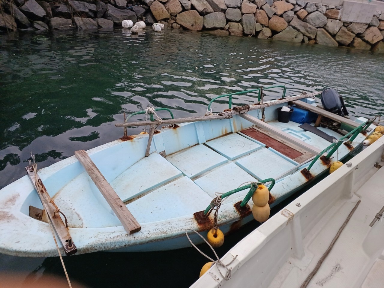 레져선 15마력 선외기 판매합니다.