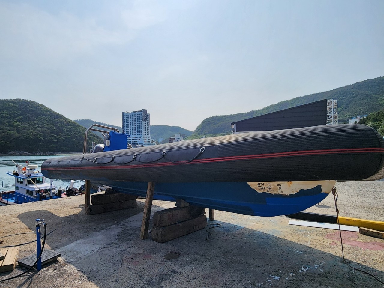 레져선 고무보트 200마력 판매합니다.