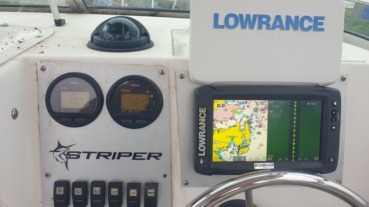 레져선 2.98톤 선외기 250마력 판매합니다.