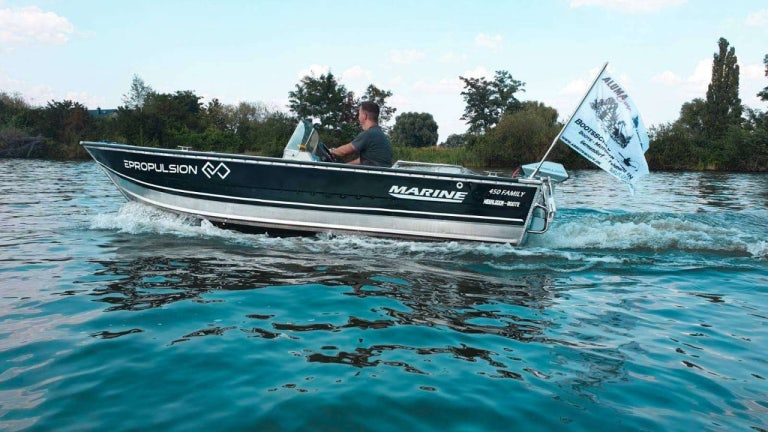 Boat Porpoising: Meaning, Causes & Easiest Fixes