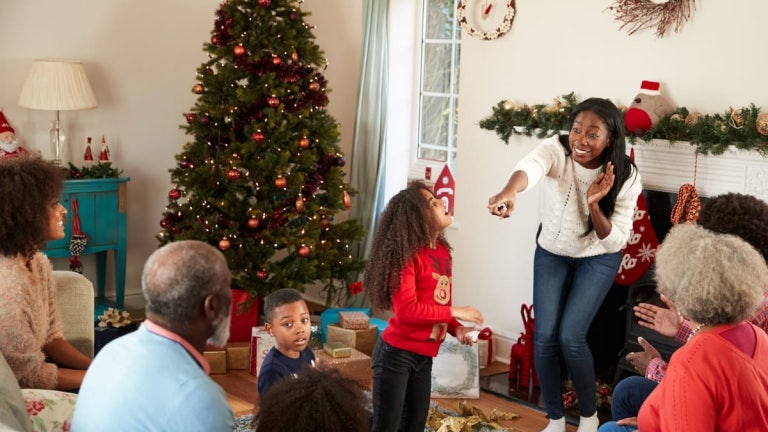 25 Easy Christmas Games and Activities (PERFECT for the Entire Family!)