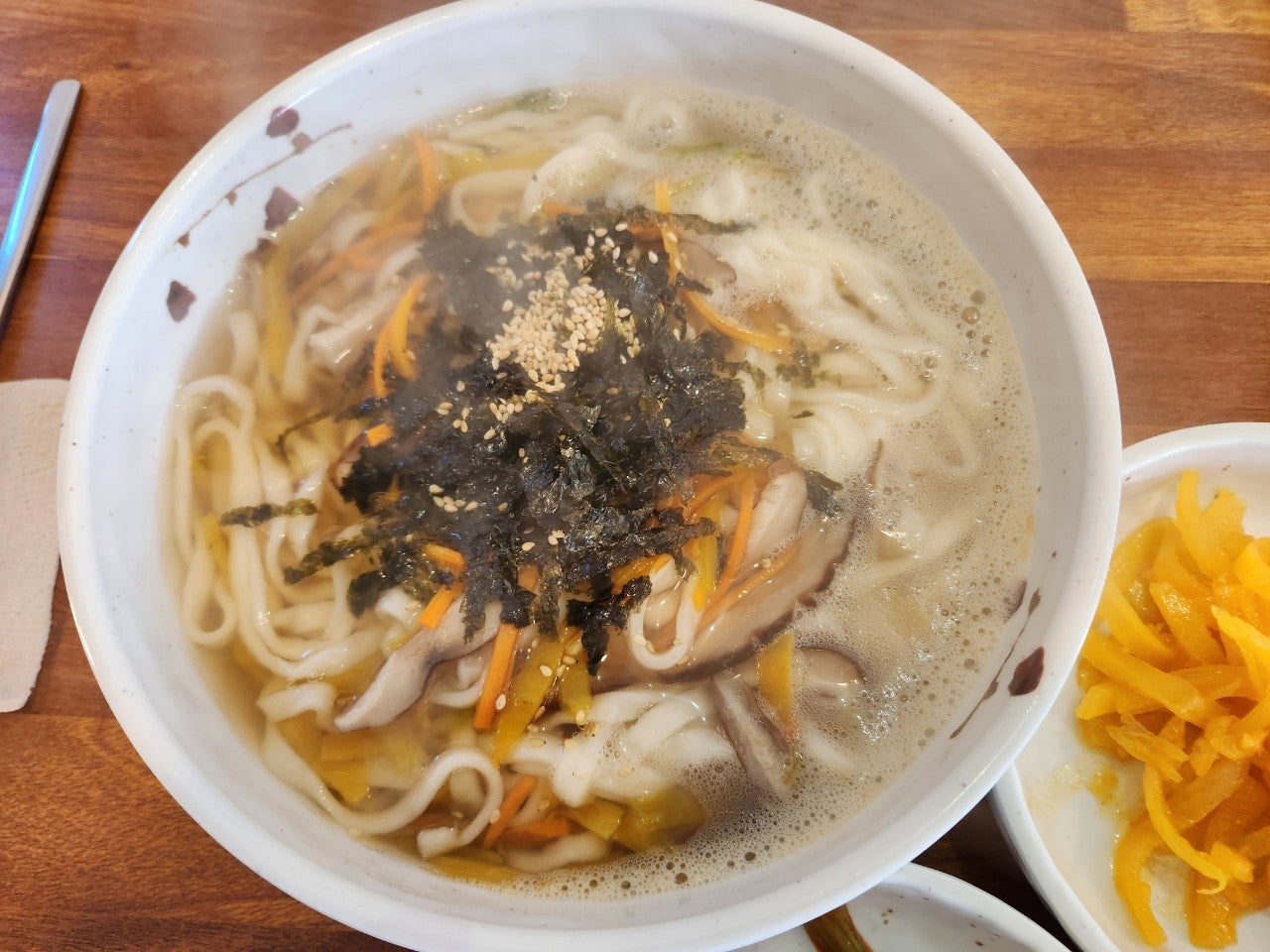 호두네칼국수 이미지