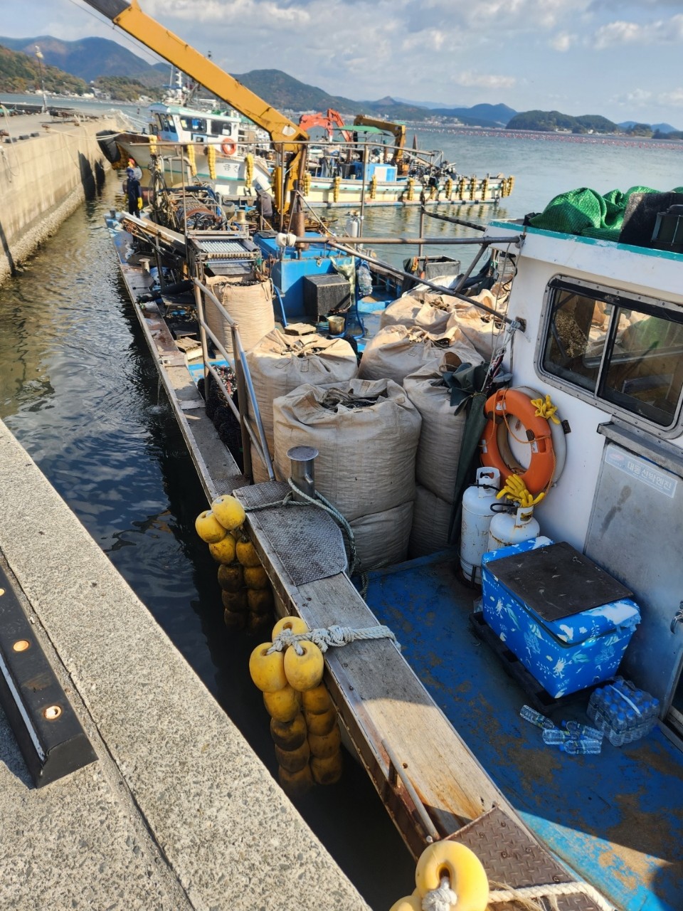 어장관리선 25톤 판매합니다.