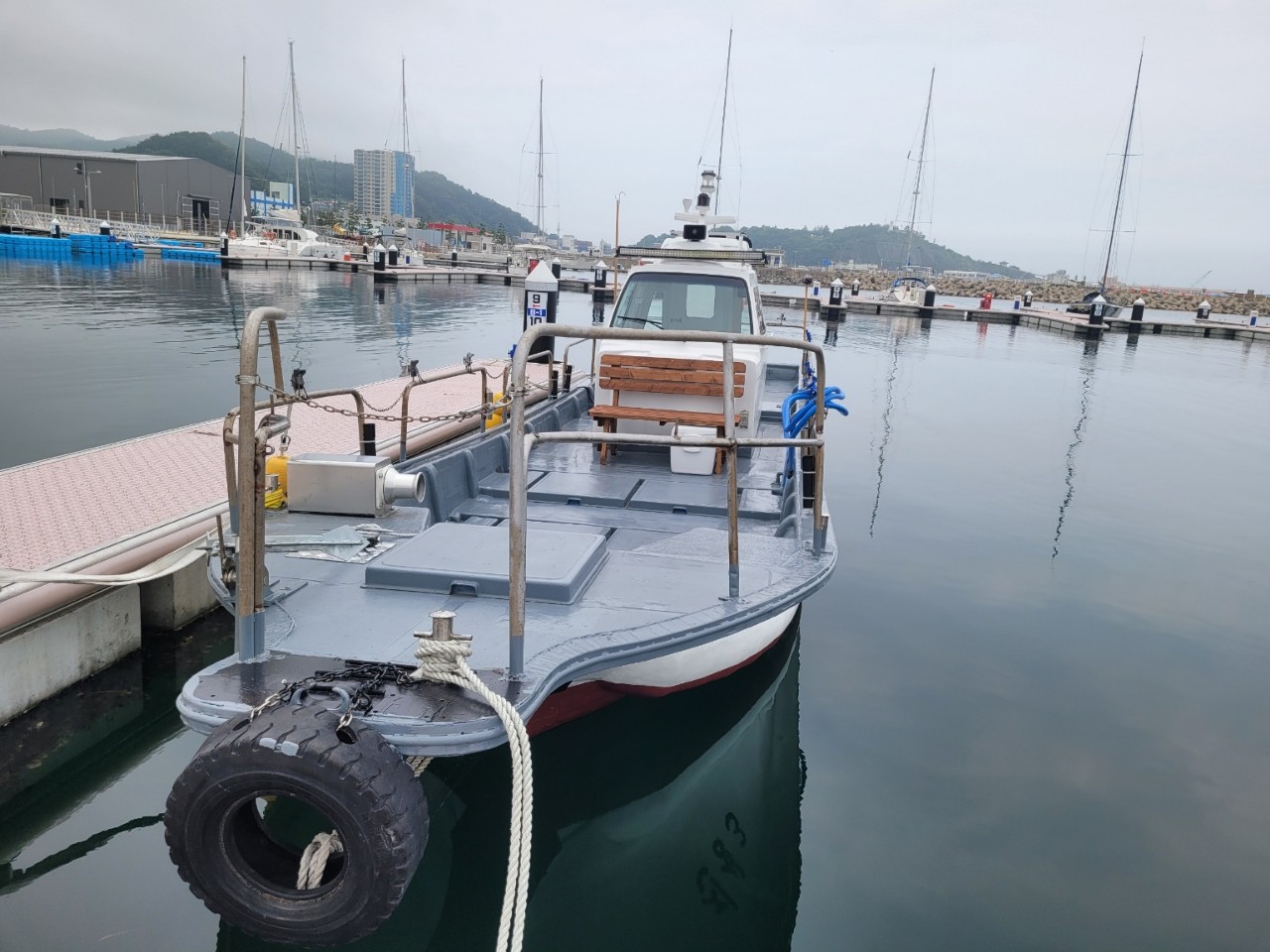 레져선 3톤 선외기 250마력 판매합니다.