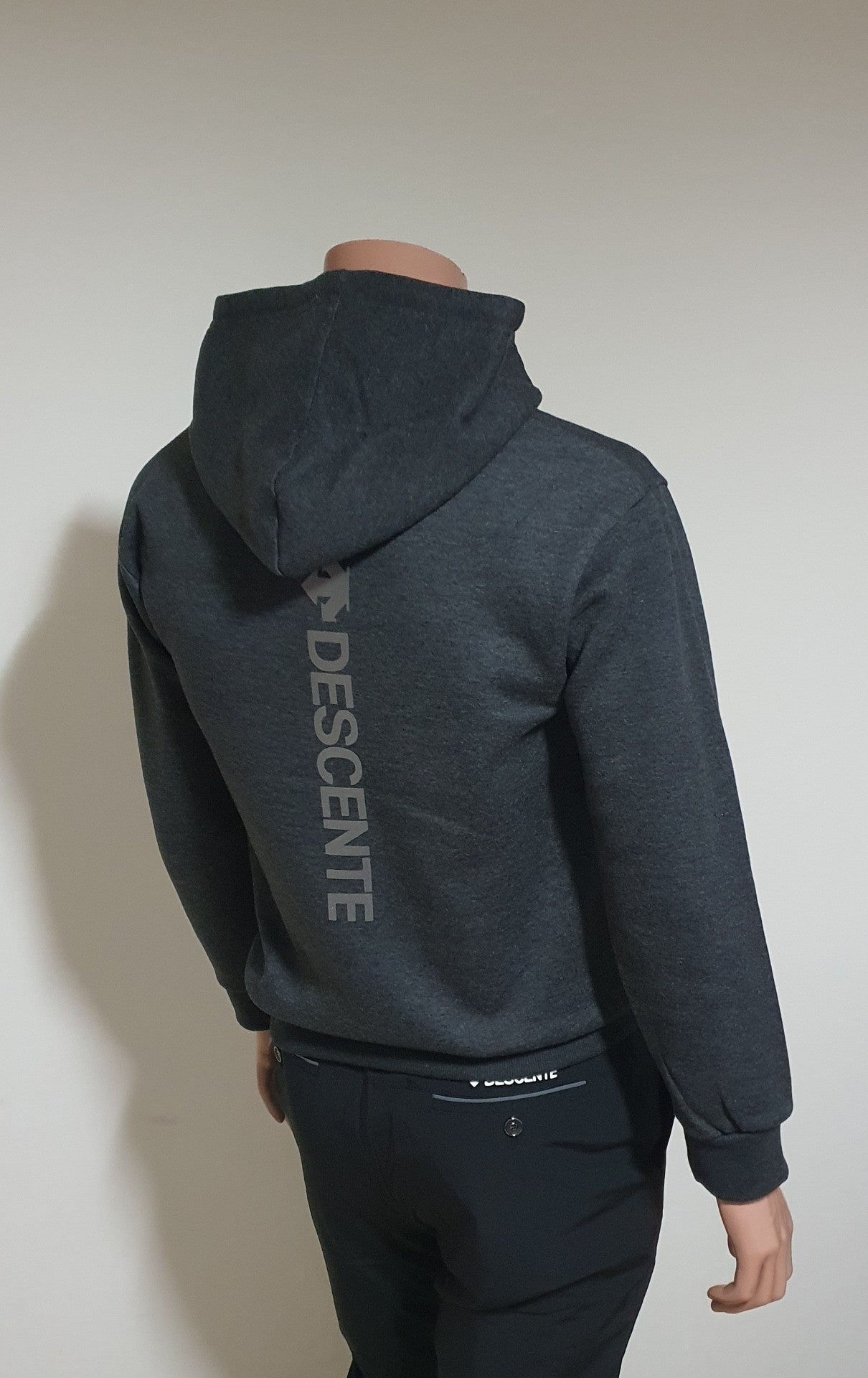 d_f5fUd018svc1k8mbhzy0yuz_oxthmn.jpg?type=e1920_std