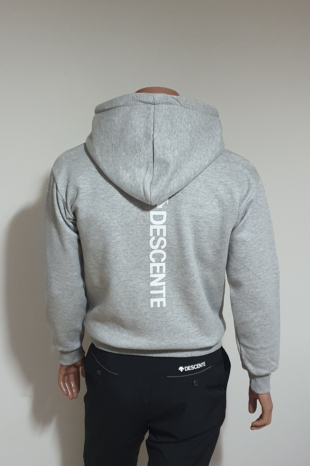 f_45fUd018svctfy3y255tx07_oxthmn.jpg?type=e1920_std