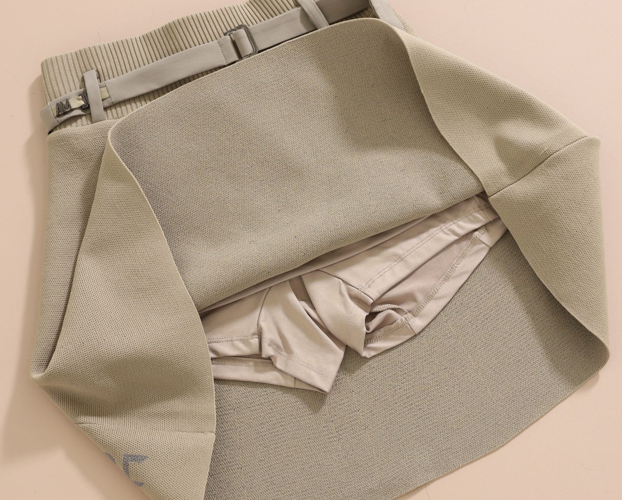 d_8i4Ud018svcyy1mm835wl7k_hoq52o.jpg?type=e1920_std