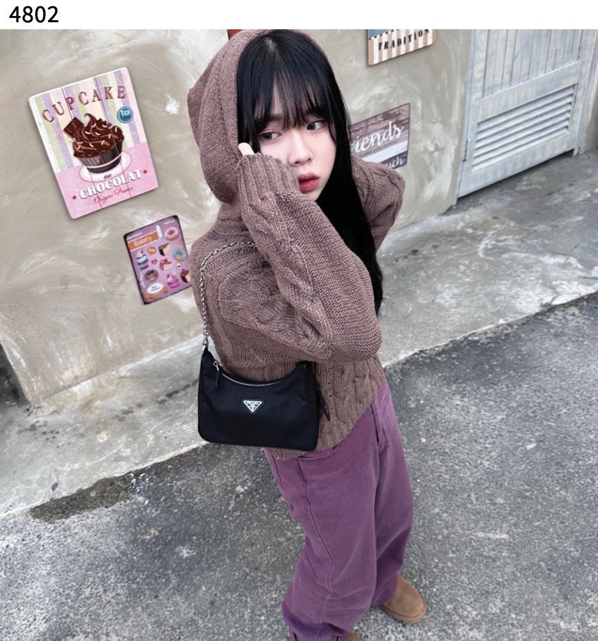 e_1gcUd018svc11zr49eezpjqk_evzsoc.jpg