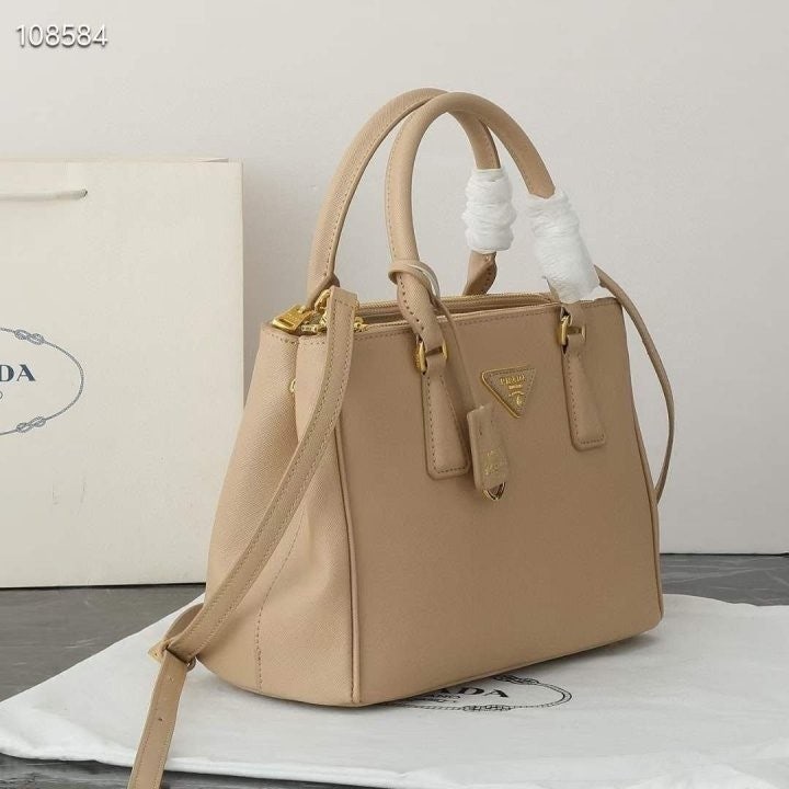 h_60aUd018svcbrla1vy484rq_fciblk.jpg?type=e1920_std