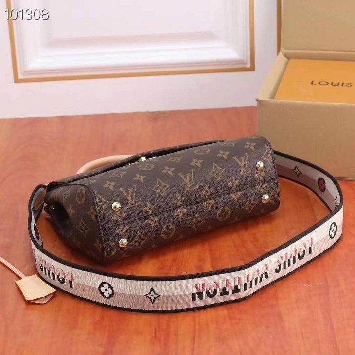 8_5igUd018svc1c6zr6m32x7on_fciblk.jpg?type=e1920_std