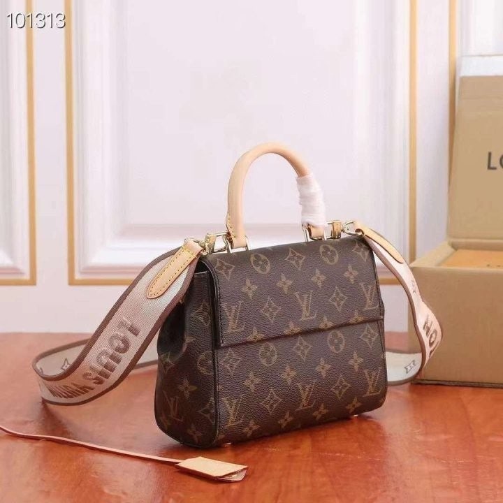 5_cigUd018svc11zir6n9zamh4_fciblk.jpg?type=e1920_std