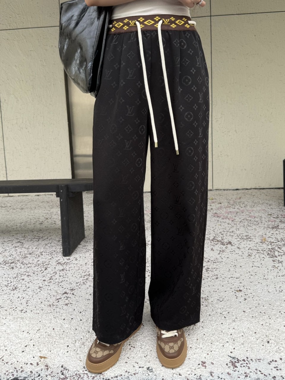 g_4d6Ud018svc1d6tq87jtcfwi_1mx42.jpg?type=e1920_std