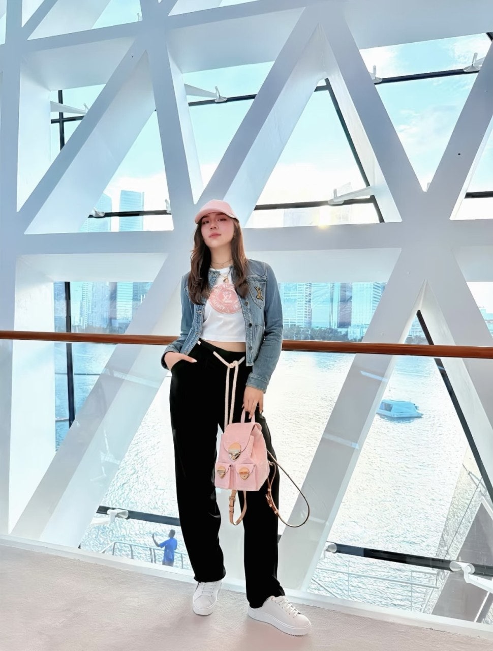 i_h1hUd018svc1mr4z425nu5ze_1mx42.jpg?type=e1920_std