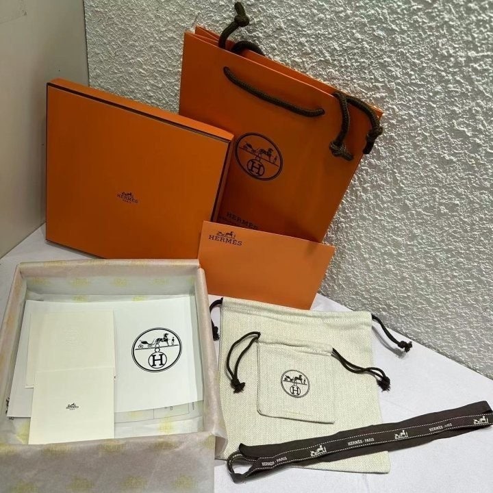 d_9hhUd018svc1tx82mgsdcr05_fciblk.jpg?type=e1920_std