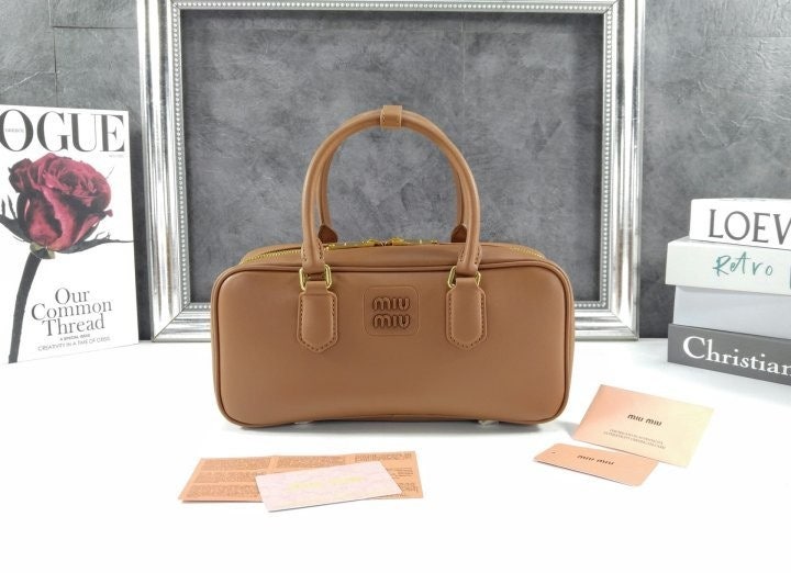 i_22aUd018svc1ewrz022xh0tt_fciblk.jpg?type=e1920_std