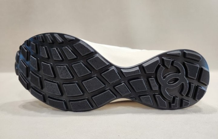 h_98aUd018svc52wcfs724u88_fciblk.jpg?type=e1920_std