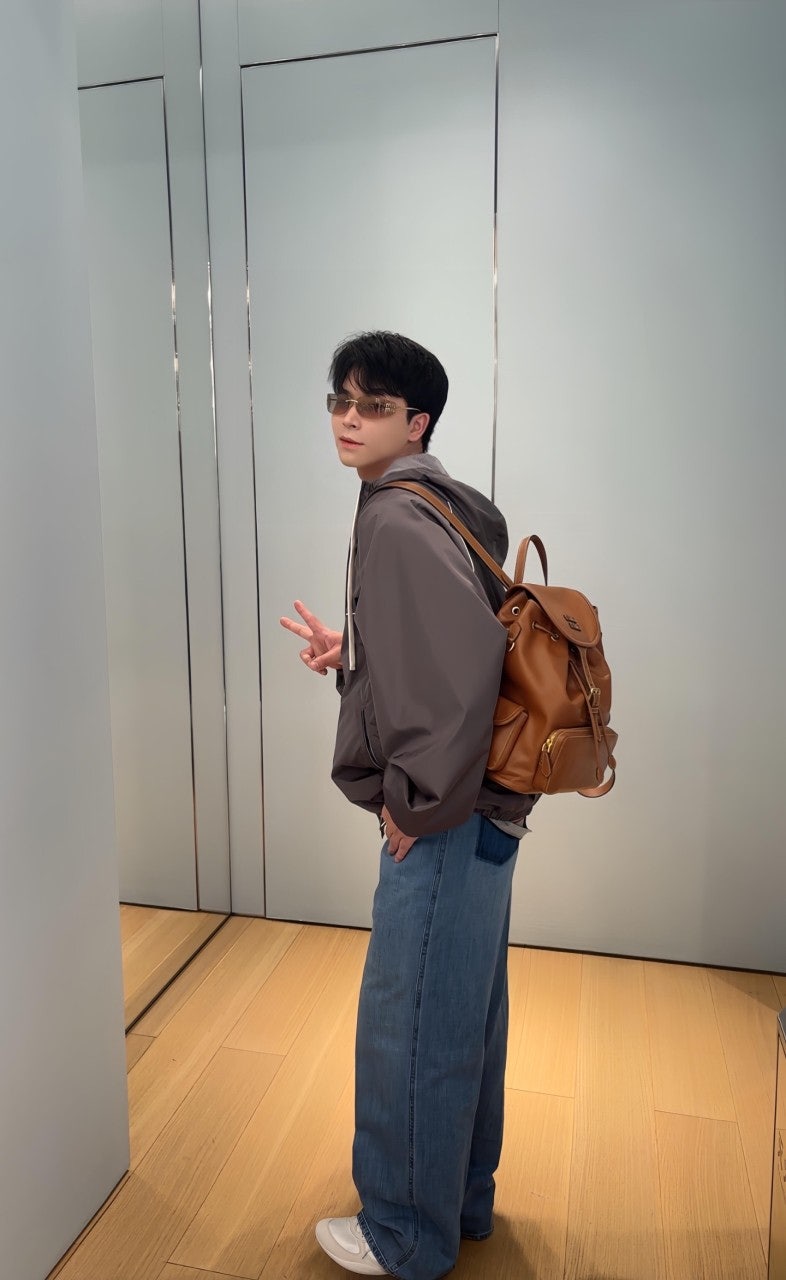 j_196Ud018svc12z5j0xw8xahh_1mx42.jpg?type=e1920_std