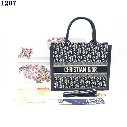 j_9ijUd018svcl36ca459rl2m_c581oa.jpg