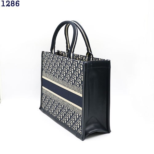 h_aj1Ud018svc1is9ahp7lxz6i_c581oa.jpg