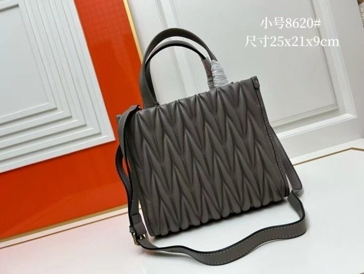 3_i66Ud018svc100c1v6u4dt0b_fciblk.jpg?type=e1920_std