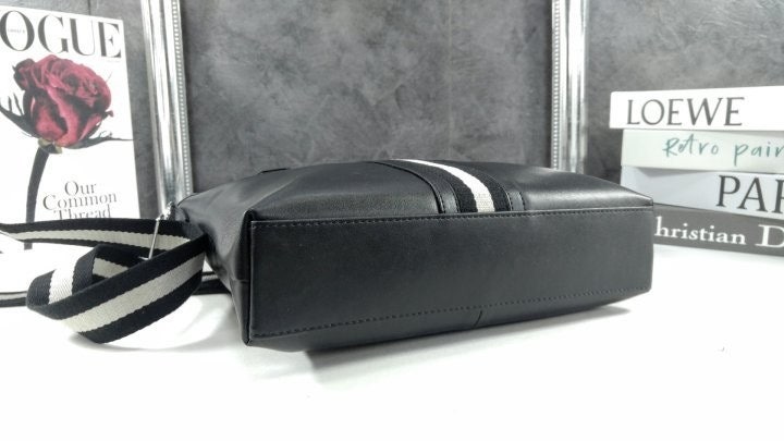 h_43dUd018svcvoedapa4knpn_fciblk.jpg?type=e1920_std