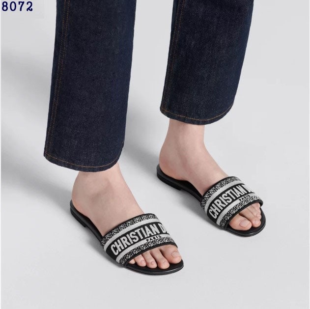 b_7e5Ud018svc13uwmy0bq64ma_c581oa.jpg
