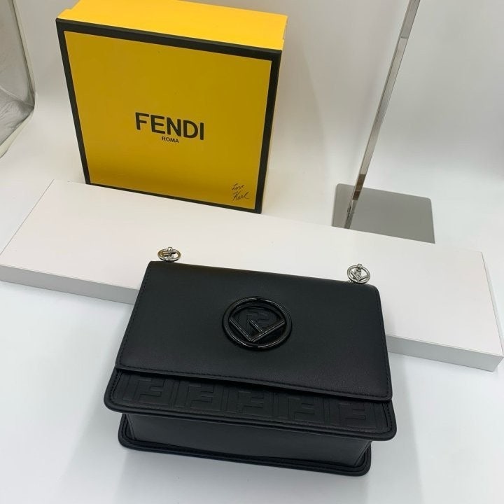 j_14fUd018svcwo69jrukuzgq_fciblk.jpg?type=e1920_std