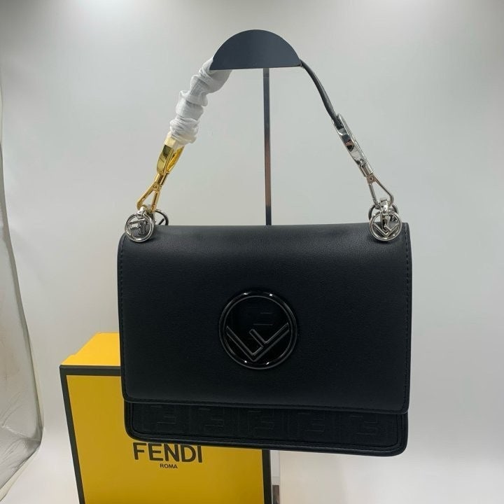 j_84fUd018svc1stq8b0puqcs_fciblk.jpg?type=e1920_std