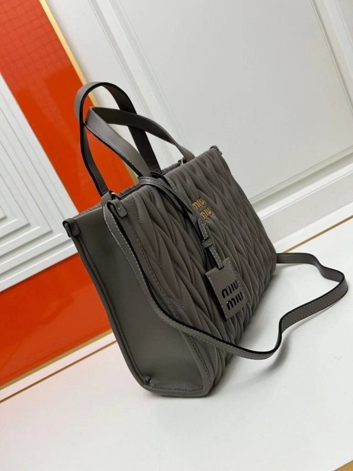 d_1a7Ud018svc7ua1gf7cd25h_fciblk.jpg?type=e1920_std