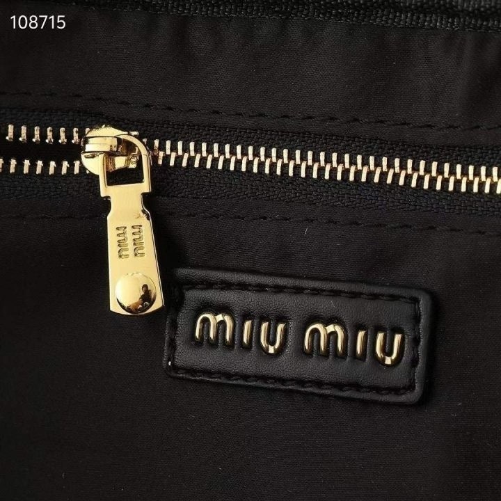 7_ja7Ud018svc2tq8aw1xw3jy_fciblk.jpg?type=e1920_std