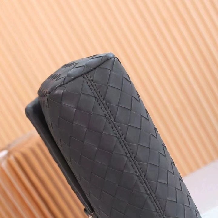 4_6a3Ud018svc103op7hhxbn8k_fciblk.jpg?type=e1920_std