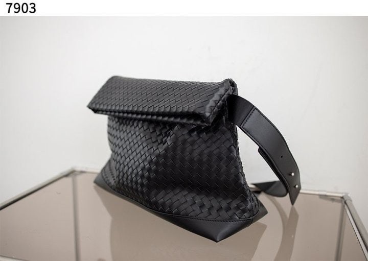g_5a3Ud018svcycw31nq3pxew_fciblk.jpg?type=e1920_std