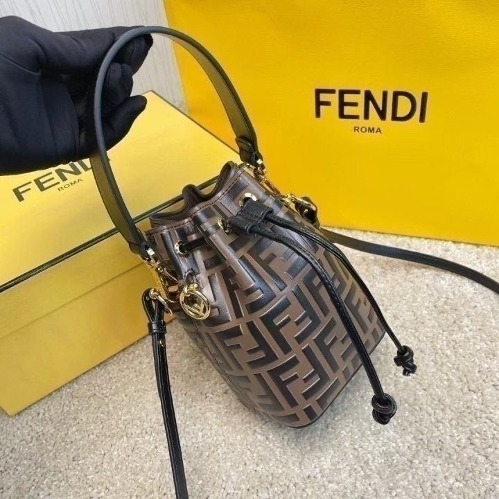 1_0agUd018svc5ksjydvm0z38_fciblk.jpg?type=e1920_std