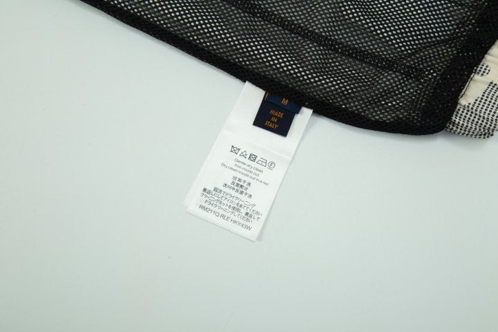 4_fhhUd018svc1g78l2y55k45_fciblk.jpg?type=e1920_std