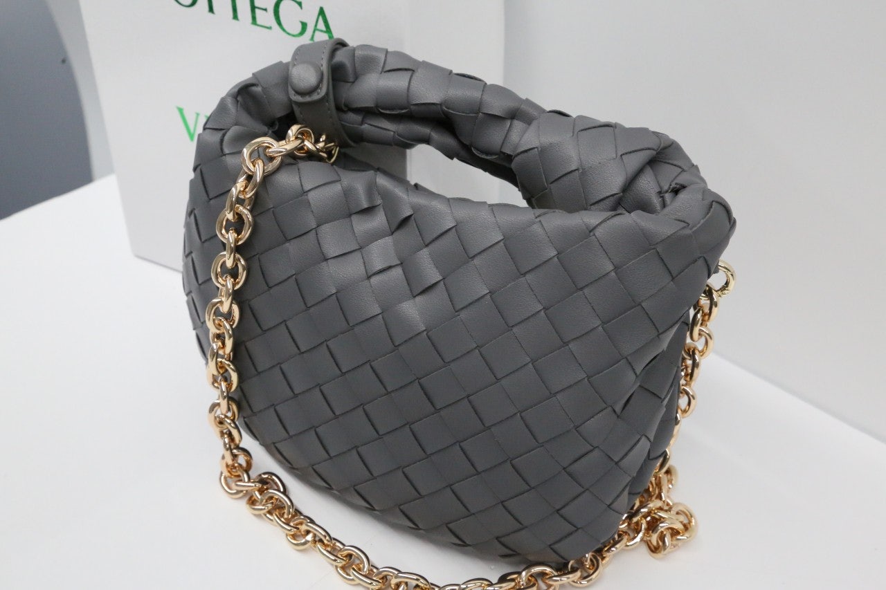 9_cejUd018svc1fqwfn78ogo32_eg520k.jpg