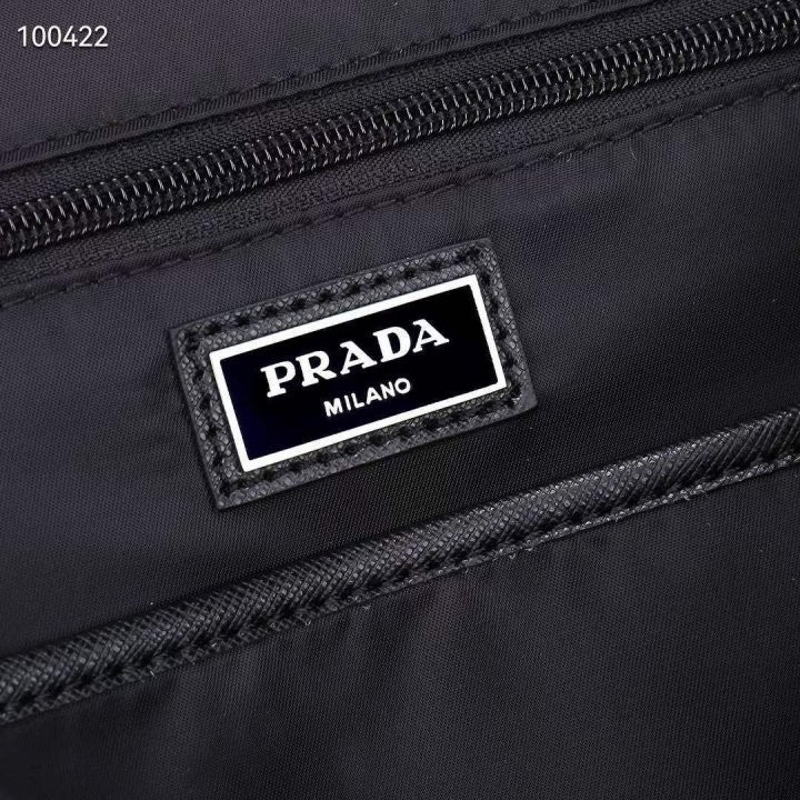 0_41bUd018svc10k2z88c20des_fciblk.jpg?type=e1920_std