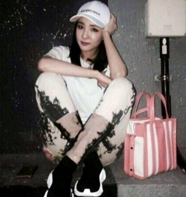4_4jbUd018svckry7evonagvv_fciblk.jpg?type=e1920_std