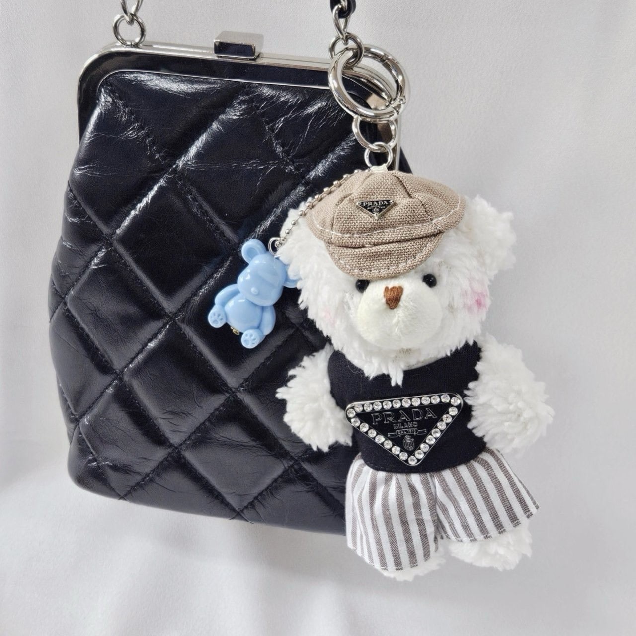 d_86dUd018svc1v0nyddq87rb7_o4mxd.jpg?type=e1920_std